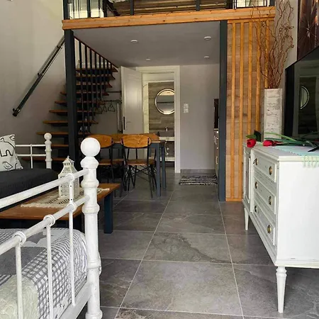 Apartment Flisvos Loft By The Sea *
