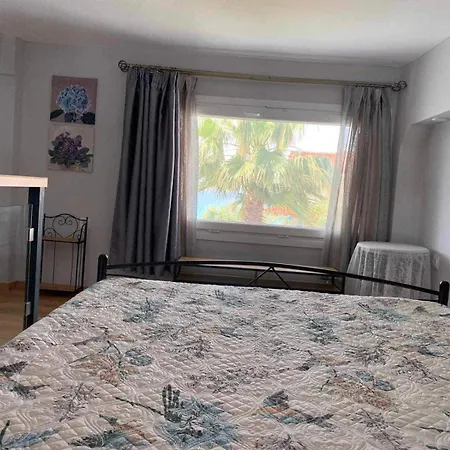 Apartment Flisvos Loft By The Sea